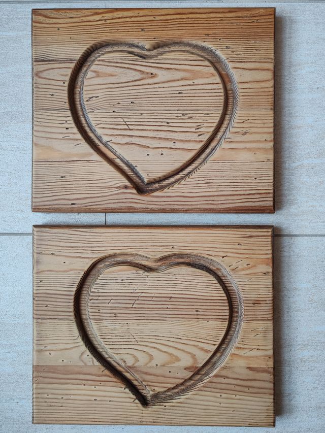 Coppia si formelle in legno  con cuore scolpito