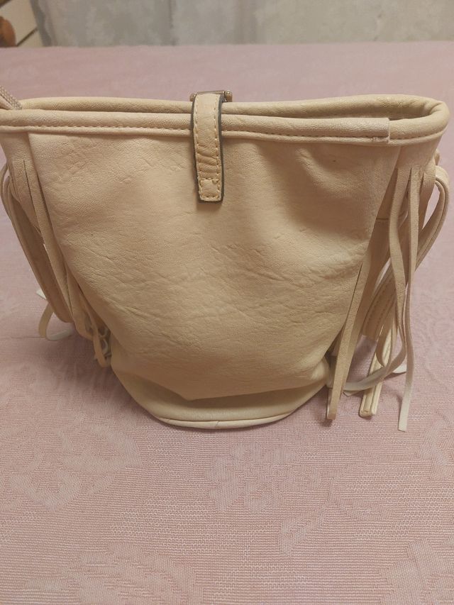 Bolso de flecos beige