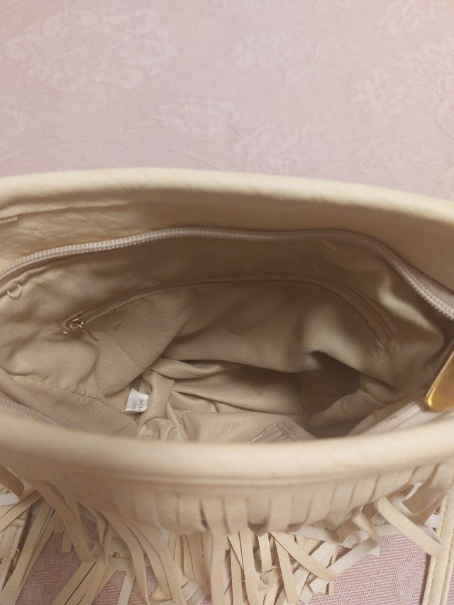 Bolso de flecos beige