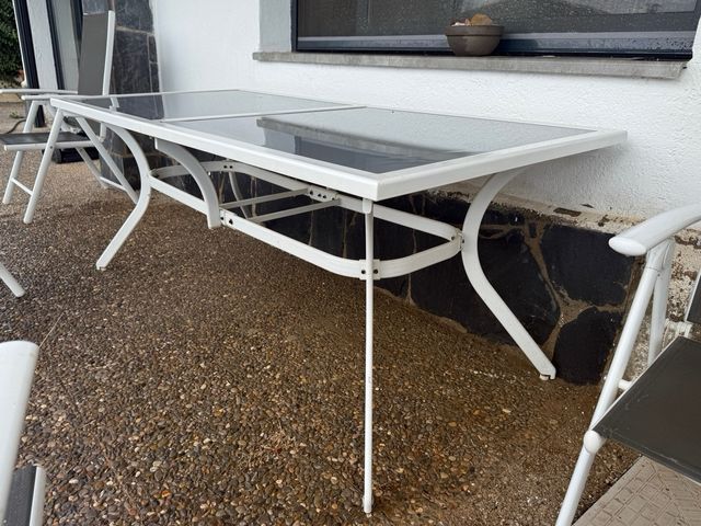 Mesa y 6 sillas de jardín blancas metalizadas