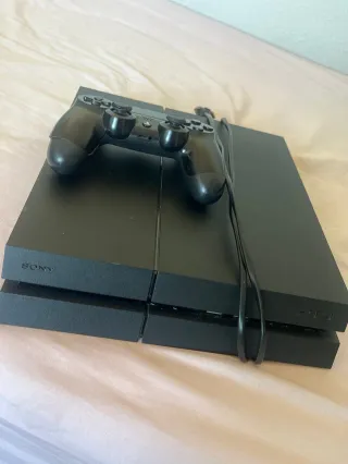 PS4 FAT 500 GB nera con controller e cavi
