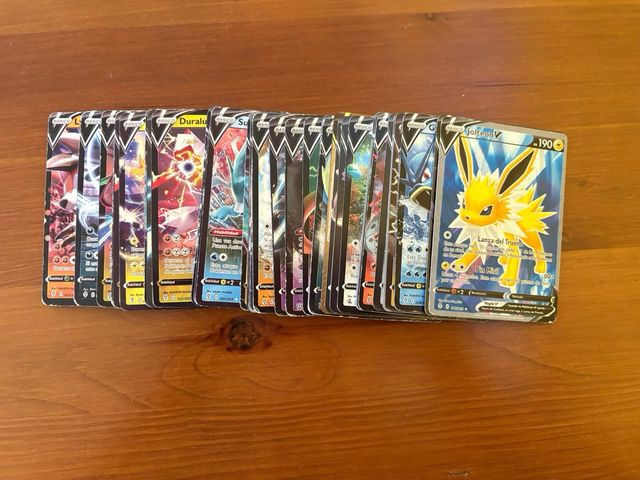 Lote 61 cartas Pokémon V.