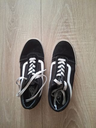 Zapatillas Vans Negras y Blancas
