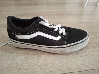 Zapatillas Vans Negras y Blancas