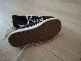 Zapatillas Vans Negras y Blancas