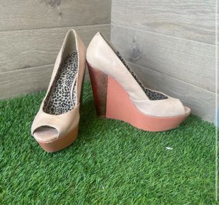 Zapatos de cuña peep toe beige y rosa