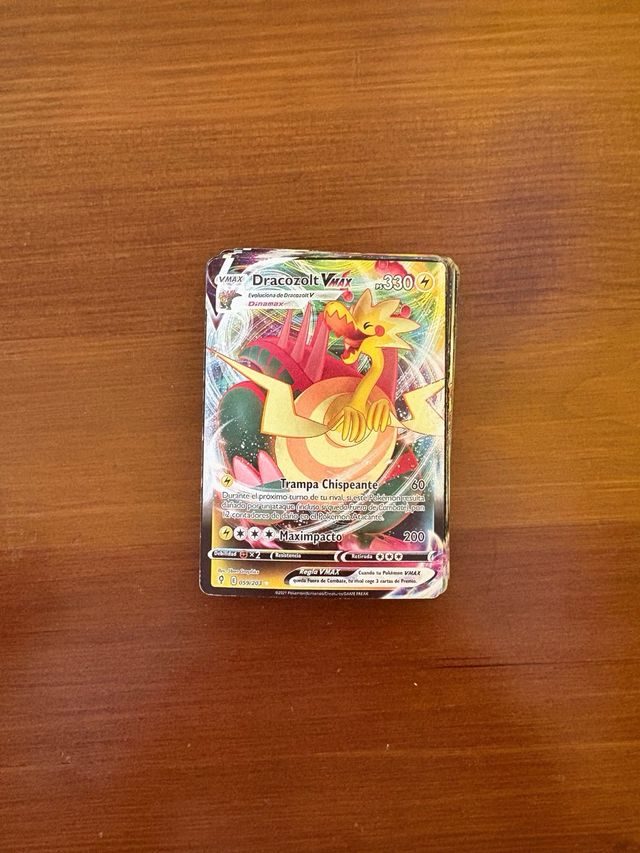 Lote 27 cartas Pokémon VMAX