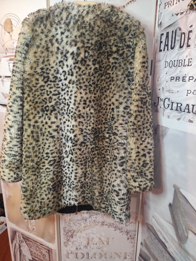 Abrigo Zara estampado leopardo talla M
