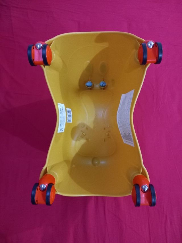 Correpasillos bebé oruga amarillo