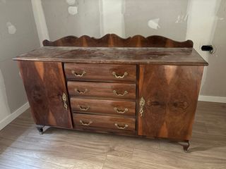 Trinchante antiguo de madera