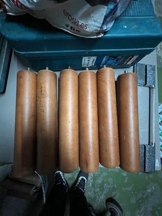 Patas de cama somier metálicas grises
