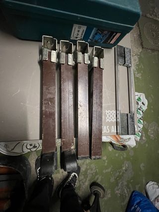 Patas de cama somier metálicas grises
