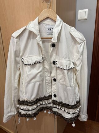 Chaqueta Zara Blanca con Flecos