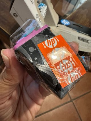 Tinta HP 301 Tricolor Nueva
Caja abierta por error