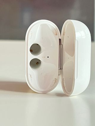 estuche AirPods Apple 2a generación