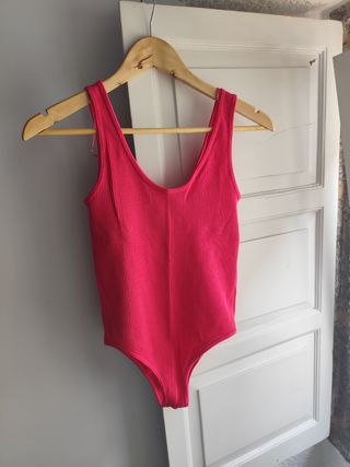 Body Zara rosa fucsia elástico 