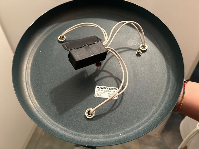 Lámpara de techo verde y dorada