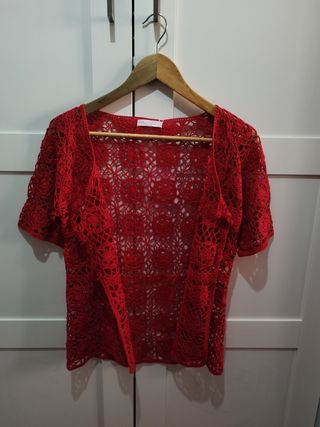 Chaquetilla crochet roja