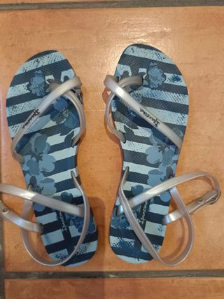 Sandalias Ipanema Goma Azul y Plateado