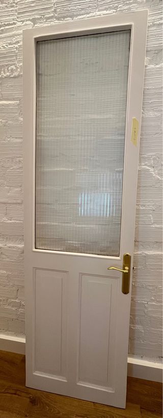 Puerta madera maciza con cristal