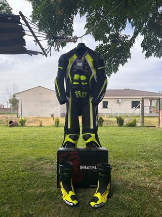 Equipación completa moto (mono, botas y guantes)