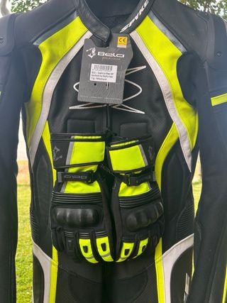 Equipación completa moto (mono, botas y guantes)