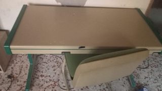 Mesa escritorio y oficina beige y verde