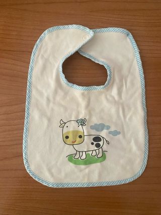 Babero de bebé con dibujo de vaca