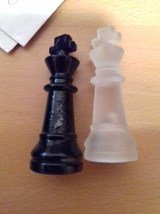 Ajedrez de Cristal Negro y Transparente