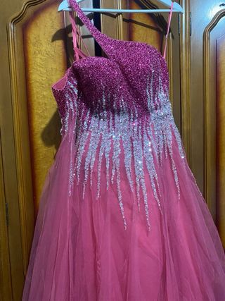 Vestido rosa brillante con plateado