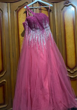Vestido rosa brillante con plateado