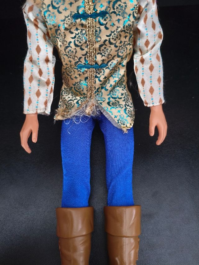 Muñeco Ken Príncipe Louis