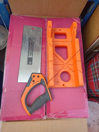 Sierra y caja de inglete Kenston