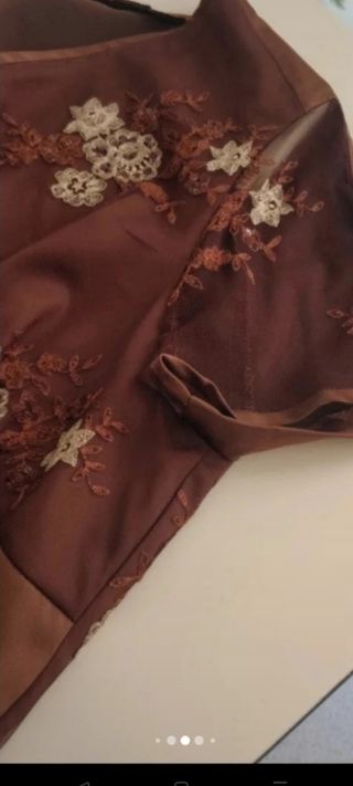 Conjunto falda blusa señora marrón de raso y encaj