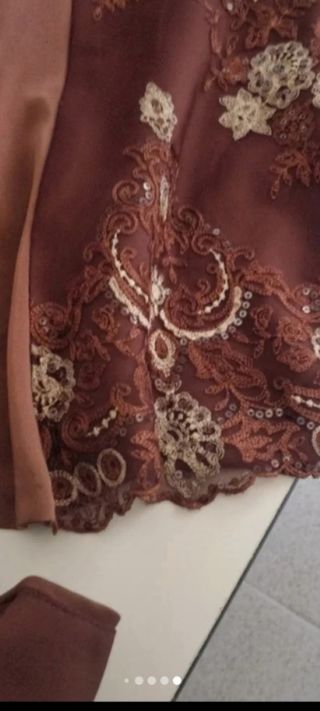 Conjunto falda blusa señora marrón de raso y encaj