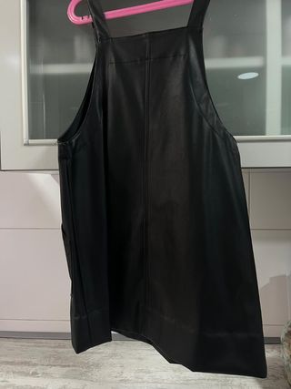 Mono niña de zara de cuero negro