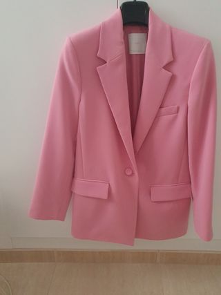 Traje rosa  con falda Mango