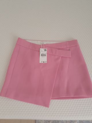 Traje rosa  con falda Mango