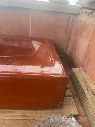 Fregadero antiguo de terracota