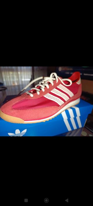 Zapatillas Adidas Rojas y Blancas.
Modelo SL 72 