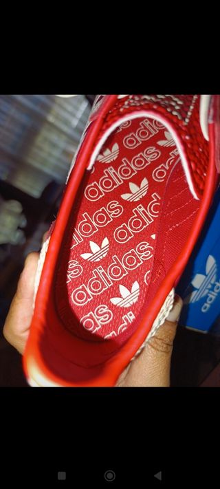 Zapatillas Adidas Rojas y Blancas.
Modelo SL 72 