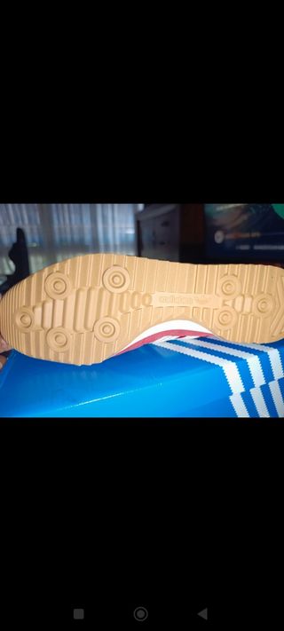 Zapatillas Adidas Rojas y Blancas.
Modelo SL 72 