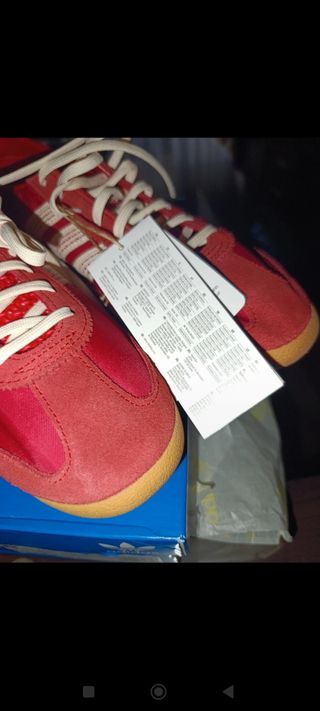 Zapatillas Adidas Rojas y Blancas.
Modelo SL 72 