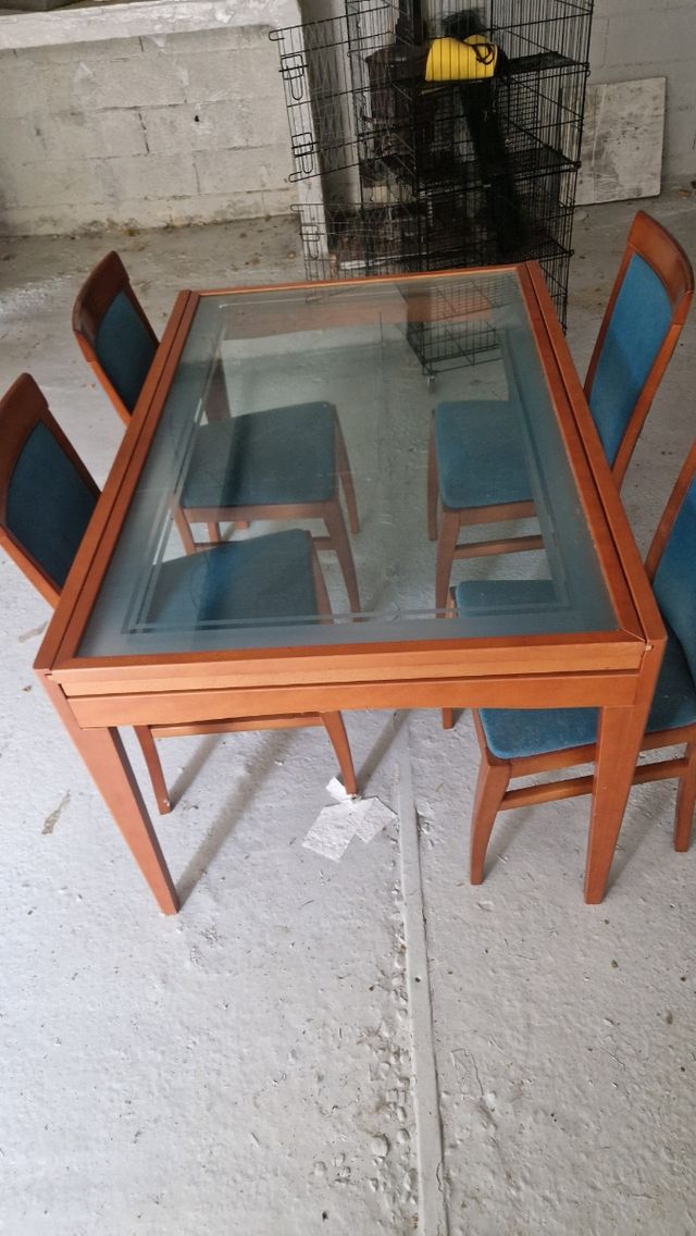 Mesa comedor madera y cristal con 4 sillas 