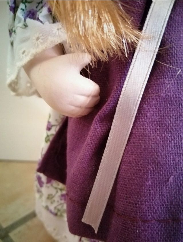 Bambola porcellana vintage con vestito floreale