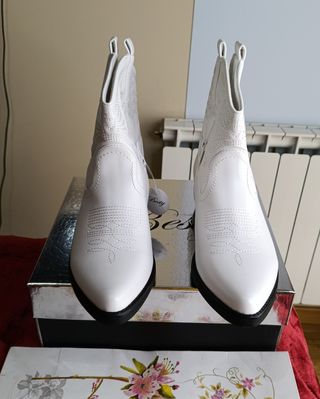 Botines camperos blancos talla 38