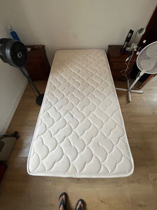 Canapé individual con colchón como nuevo poco uso