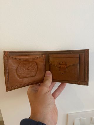 Cartera de cuero con diseño de fauna