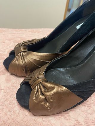 Zapatos tacón Bimba y Lola Talla 40 Negro/Cobre