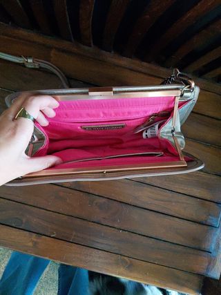 Bolso de mano con cadena